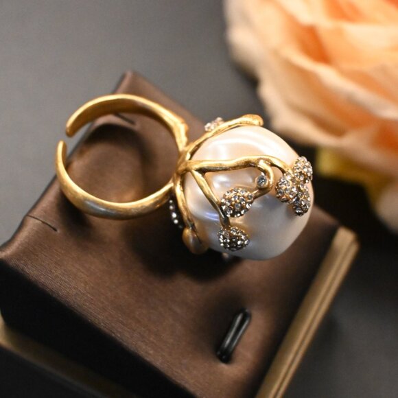 Elegant Baroque Pearl Flower Bud Studs - Picture 4 of 7